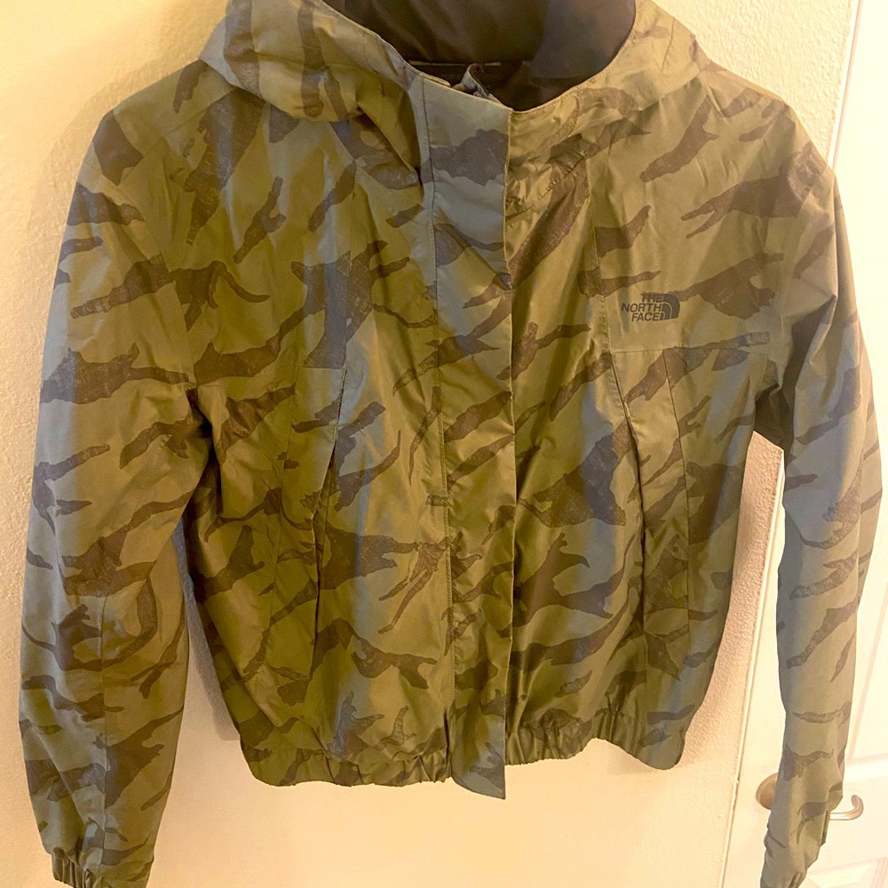 Womens North Face hooded jacket. zippers and buttons. Army green/camo.